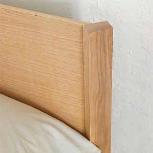 detalle cabezal Cama breda sin dosel en roble de Punt Mobles