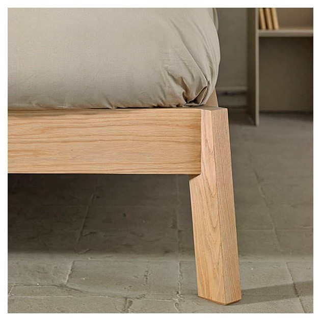 detalle pata roble Cama breda sin dosel de Punt Mobles