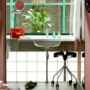 Taburete Binaria de BD Barcelona en Moises Showroom