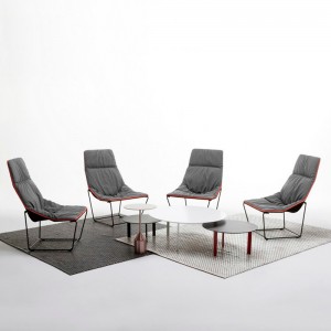 Butaca ACE con base metálica de Viccarbe en Moises Showroom