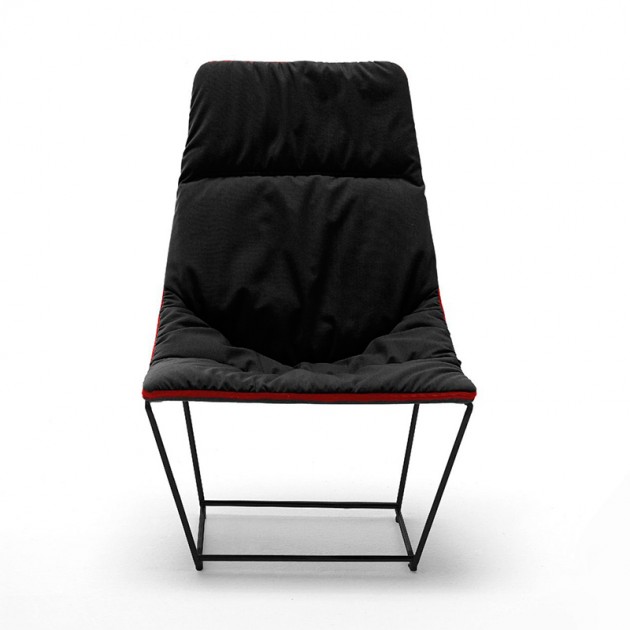 Butaca ACE con base metálica de Viccarbe en Moises Showroom