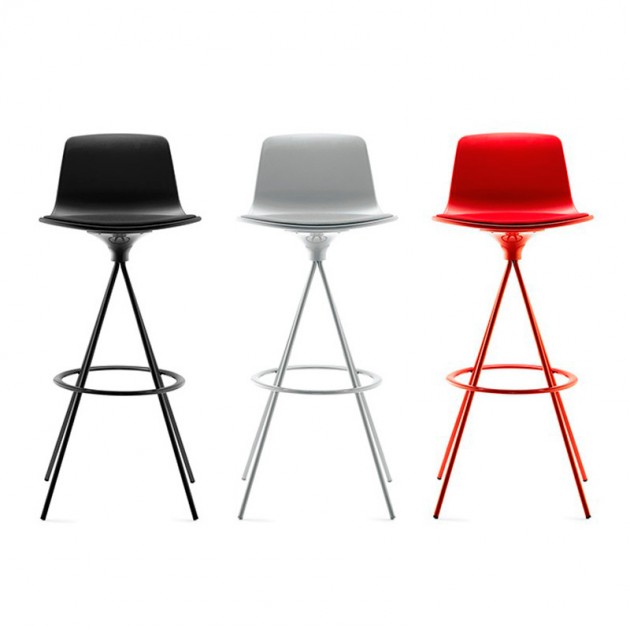 Taburete Lottus giratorio lacado de Enea en Moises Showroom