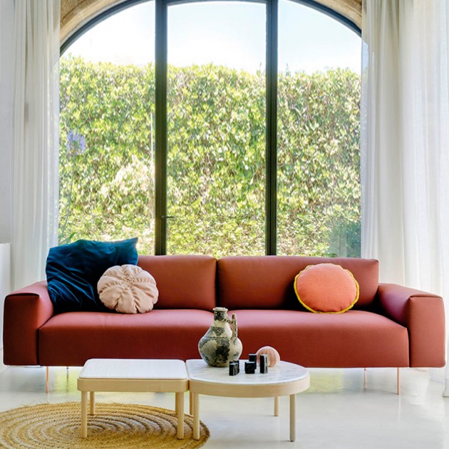 Sofá Tiptoe de Sancal con brazo largo en Moises Showroom