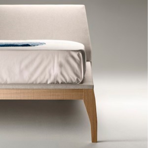 Cama Bel tapizada de treku en Moises Showroom