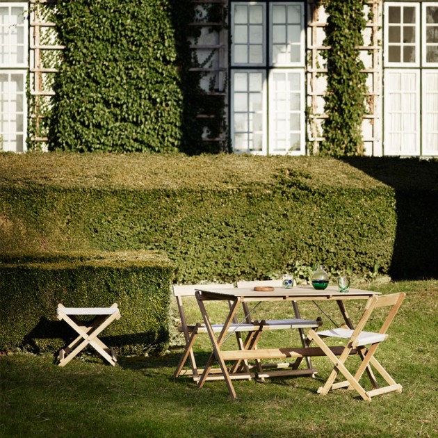 Mesa de comedor BM3670 en jardín exterior de Carl Hansen en madera de Teca. Disponible en Moisés showroom