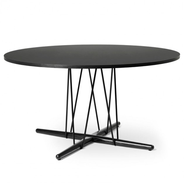 Comprar Mesa embrace E020 talla S en roble negro con base acero negro de Carl Hansen. Disponible en Moisés showroom