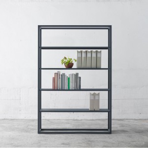 Estantería DRY Modulo 5 azul marino de Ondarreta en Moises Showroom ambientada