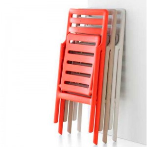 Silla Air plegable blanca plegada de Magis