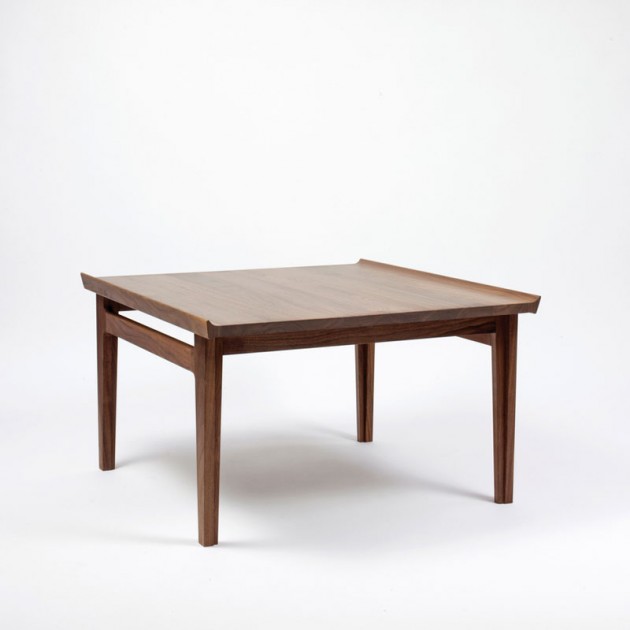 Mesa 500 Tabla cuadrada de Finn Juhl en Moises Showroom