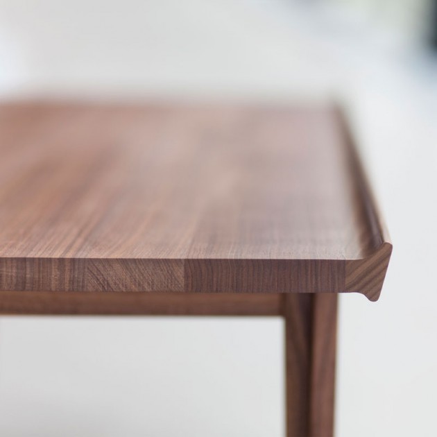 Detalle canto Mesa 500 Tabla rectangular de Finn Juhl en Moises Showroom