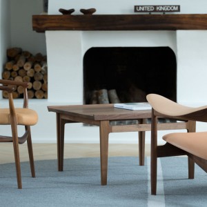 Ambiente Mesa 500 Tabla cuadrada de Finn Juhl en Moises Showroom