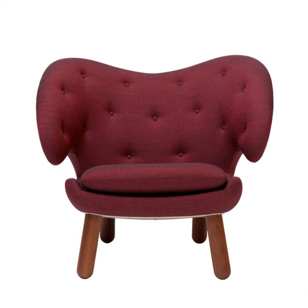 Sillón Pelican Chair con botones de House of Finn Juhl en Moises Showroom