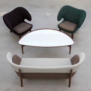 Sillón Pelican Chair con botones de House of Finn Juhl en Moises Showroom