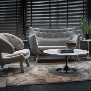 Sillón Pelican Chair con botones de House of Finn Juhl en Moises Showroom
