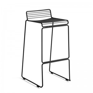 Taburete Hee Bar stool black de HAY en Moises Showroom