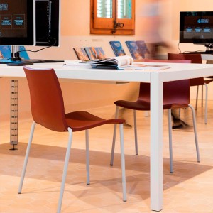 agencia viajes con Mesa Pey Mobles 114 blanca sobre roble