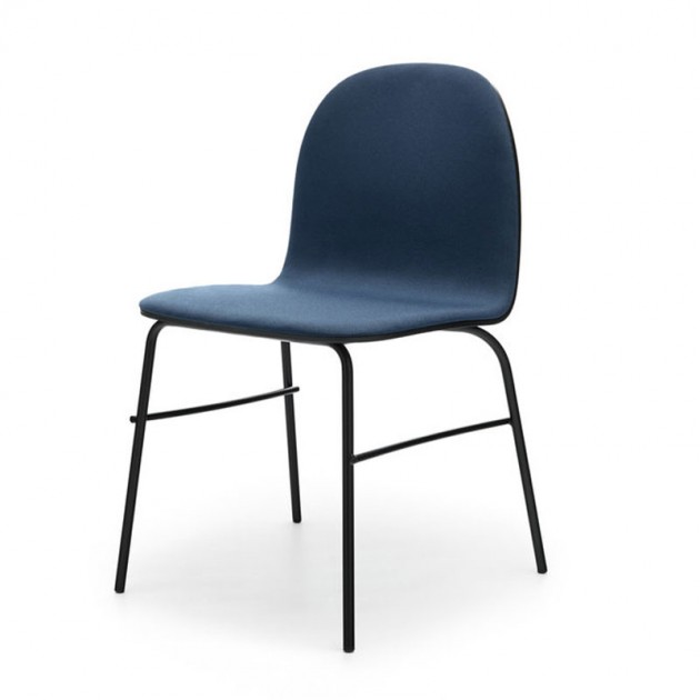 Sillas Terra Metal roble negro tapizadas de Omelette-Ed en Moises Showroom