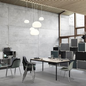 Lámpara Fluid Pendant de Muuto en Moises Showroom ambiente 2