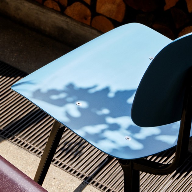 detalle silla Revolt azul azure pata negra HAY