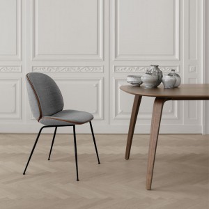 Silla Beetle tapizado integral de Gubi en Moises Showroom