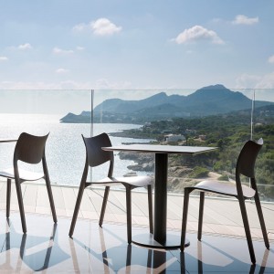 terraza exterior con Mesa Zero Stua