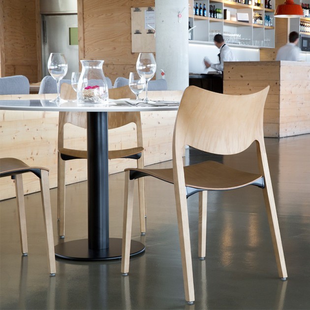 ambiente interior con Mesa Zero diámetro 90