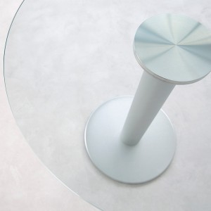 detalle tapa vidrio transparente mesa Zero Stua