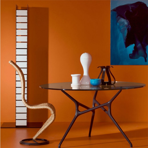 ambiente mesa Branch Cappellini sobre cristal base antracita