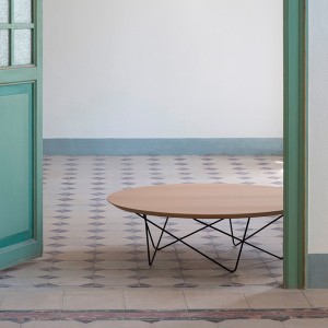 Mesa de centro Yohsi de Kendo Mobiliario en Moises Showroom