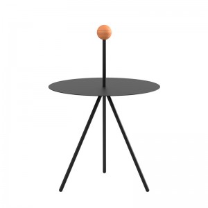 Mesa Trino negra con asa roble de Viccarbe en Moises Showroom