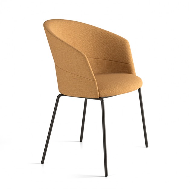 Silla Copa de Viccarbe con base de 4 pies metálicos en Moises Showroom