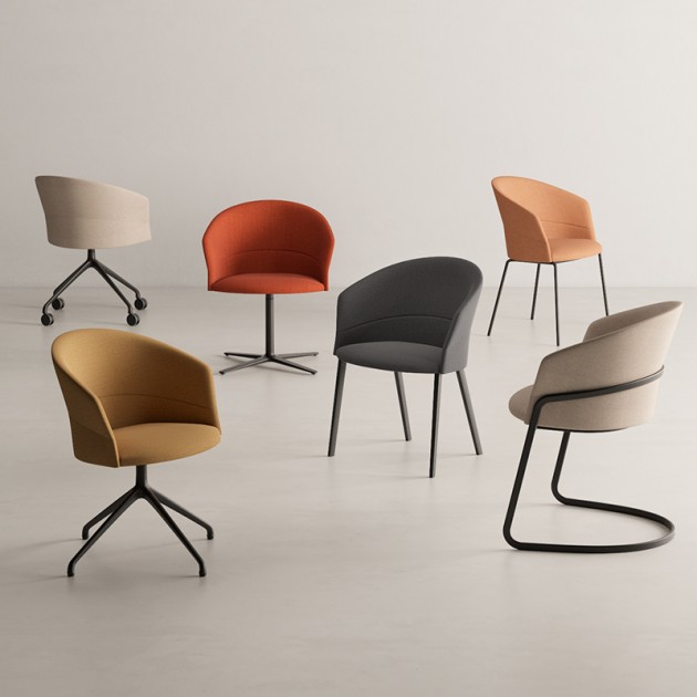 Silla Copa de Viccarbe con base de 4 pies metálicos en Moises Showroom