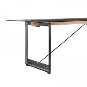 Mesa Brut estructura antracita y tablero de vidrio ahumado de Magis
