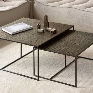 Conjunto mesa centro Pentagon de Ethnicraft en Moises Showroom