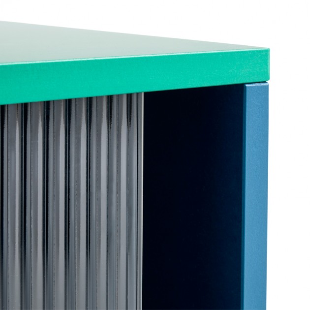 Lateral derecho detalle Colour Cabinet M con puertas de vidrio