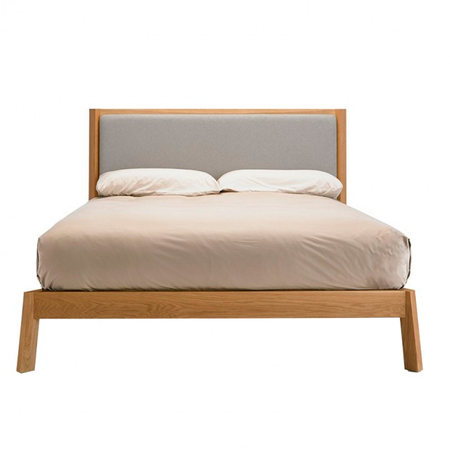 Cama breda sin dosel en roble de Punt Mobles