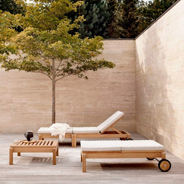 Reposapiés AH604F Carl Hansen ambiente jardín conjunto