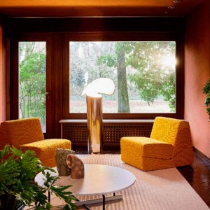 Sillón convertible Galeotta Zanotta ambientada en pareja