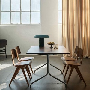 Silla Daystak RD1 haya y nogal &Tradition ambiente