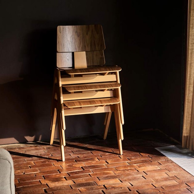 Silla Daystak RD1 haya y nogal &Tradition ambiente 1